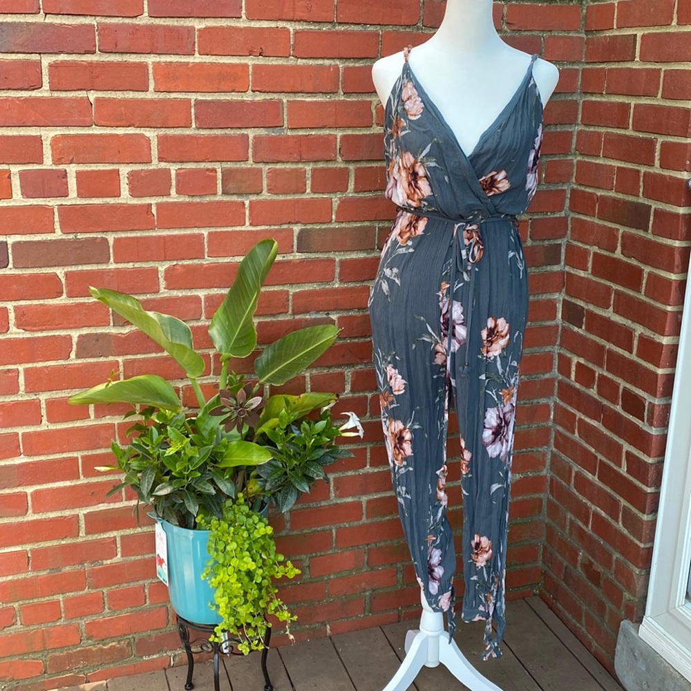 SOLD Vici Floral Jumpsuit Medium